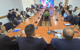 دکتر فلاح‌زاده در جمع دانشجویان دانشگاه دولتی بیشکک: برای ساختن آینده‌ای بهتر باید در دانشجویی و علم آموزی سهم بیشتری داشته باشیم