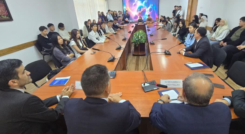 دکتر فلاح‌زاده در جمع دانشجویان دانشگاه دولتی بیشکک: برای ساختن آینده‌ای بهتر باید در دانشجویی و علم آموزی سهم بیشتری داشته باشیم