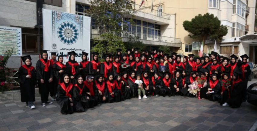 Uluslararası İslam Mezhepleri Üniversitesi'nde 98 ve 99 Girişli Öğrenciler İçin &quot;Vahdet Mezunları&quot; Büyük Töreni Düzenlendi