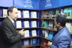 بازدید معاون پژوهشی دانشگاه بین المللی مذاهب اسلامی از غرفه‌های دانشگاه در سی و ششمین نمایشگاه کتاب تهران