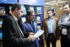 بازدید معاون پژوهشی دانشگاه بین المللی مذاهب اسلامی از غرفه‌های دانشگاه در سی و ششمین نمایشگاه کتاب تهران