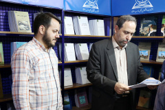 بازدید معاون پژوهشی دانشگاه بین المللی مذاهب اسلامی از غرفه‌های دانشگاه در سی و ششمین نمایشگاه کتاب تهران