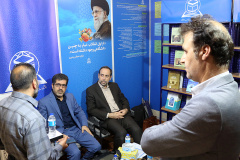 بازدید معاون پژوهشی دانشگاه بین المللی مذاهب اسلامی از غرفه‌های دانشگاه در سی و ششمین نمایشگاه کتاب تهران