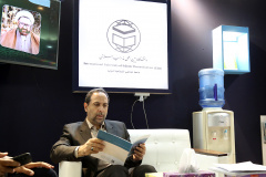 بازدید معاون پژوهشی دانشگاه بین المللی مذاهب اسلامی از غرفه‌های دانشگاه در سی و ششمین نمایشگاه کتاب تهران