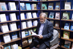 بازدید ریاست محترم دانشگاه بین المللی مذاهب اسلامی از غرفه‌های دانشگاه در سی و ششمین نمایشگاه کتاب تهران