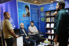حضور هیات علمی دانشگاه بین المللی مذاهب اسلامی در غرفه دانشگاه، در سی و ششمین نمایشگاه کتاب تهران