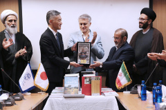 گزارش تصویری// دیدار رئیس دانشگاه بین‌المللی مذاهب اسلامی و سفیر کشور ژاپن در ایران