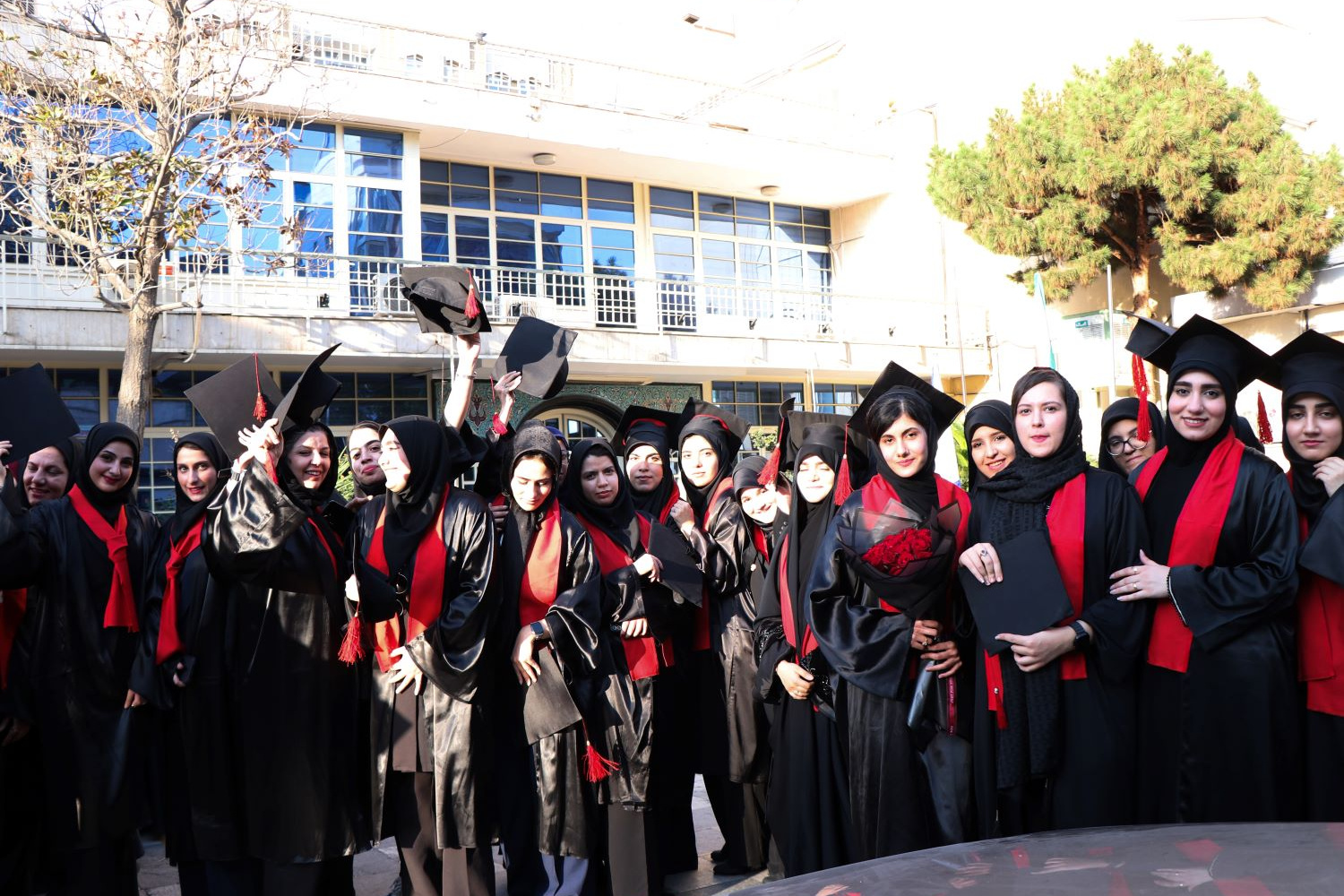 گزارش تصویری مراسم دانش‌آموختگی دانشجویان دانشگاه بین‌المللی مذاهب اسلامی در واحد مرکزی