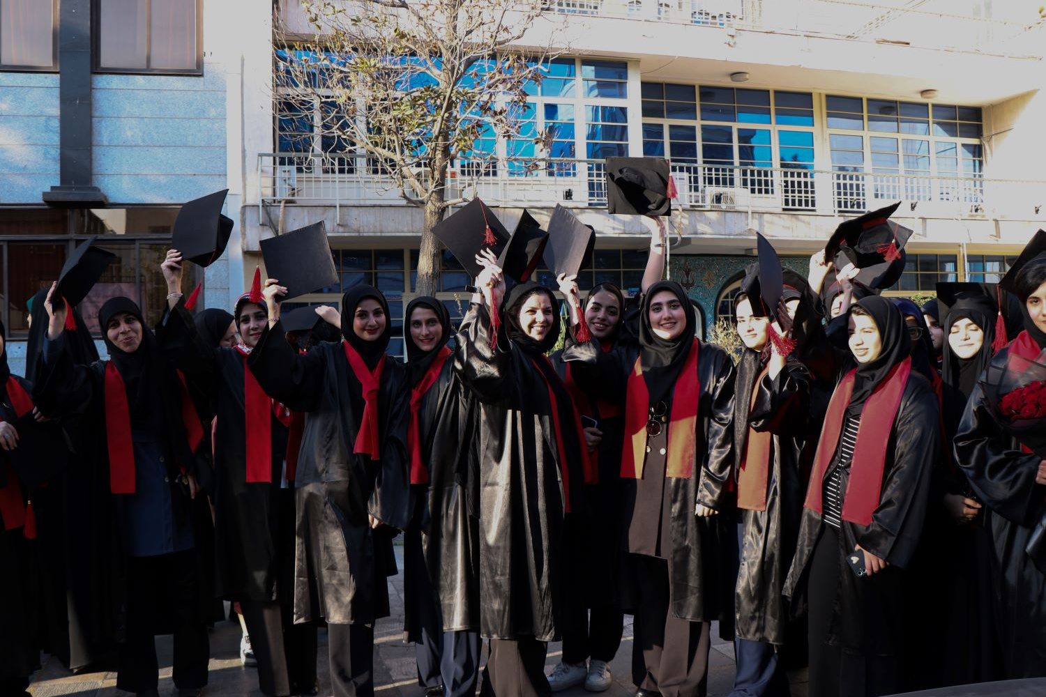 گزارش تصویری مراسم دانش‌آموختگی دانشجویان دانشگاه بین‌المللی مذاهب اسلامی در واحد مرکزی