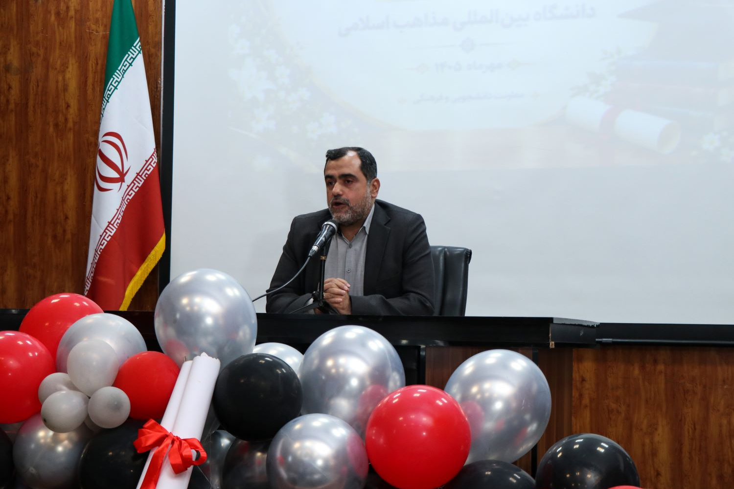 گزارش تصویری مراسم دانش‌آموختگی دانشجویان دانشگاه بین‌المللی مذاهب اسلامی در واحد مرکزی