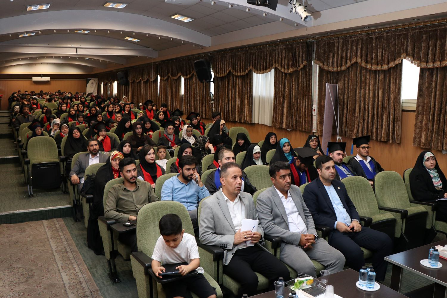 گزارش تصویری مراسم دانش‌آموختگی دانشجویان دانشگاه بین‌المللی مذاهب اسلامی در واحد مرکزی