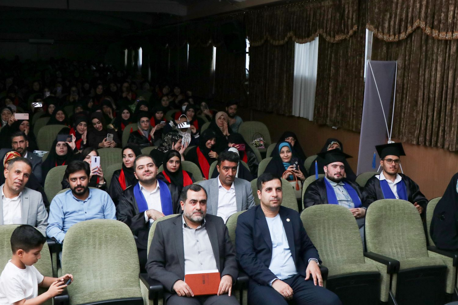 گزارش تصویری مراسم دانش‌آموختگی دانشجویان دانشگاه بین‌المللی مذاهب اسلامی در واحد مرکزی