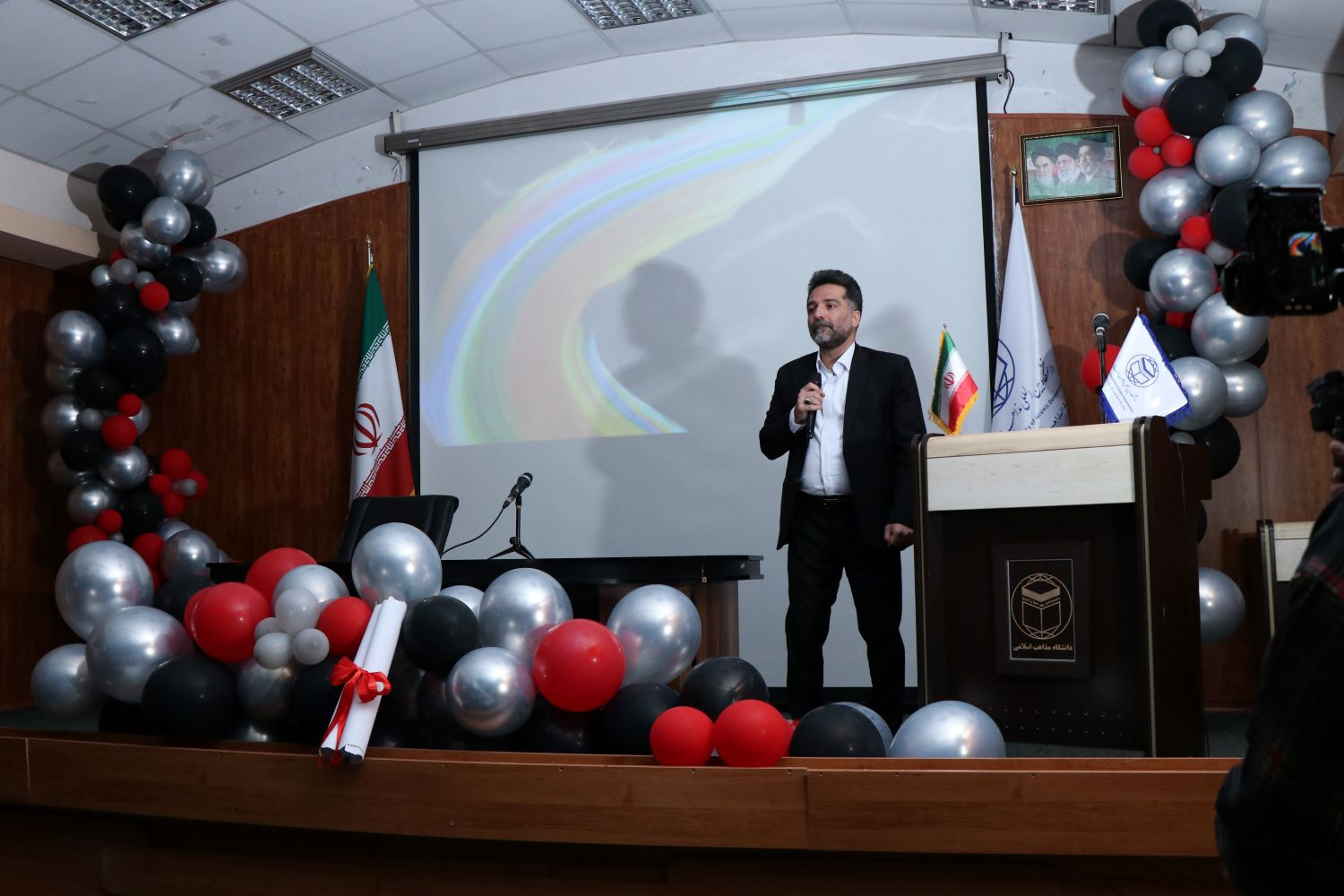 گزارش تصویری مراسم دانش‌آموختگی دانشجویان دانشگاه بین‌المللی مذاهب اسلامی در واحد مرکزی