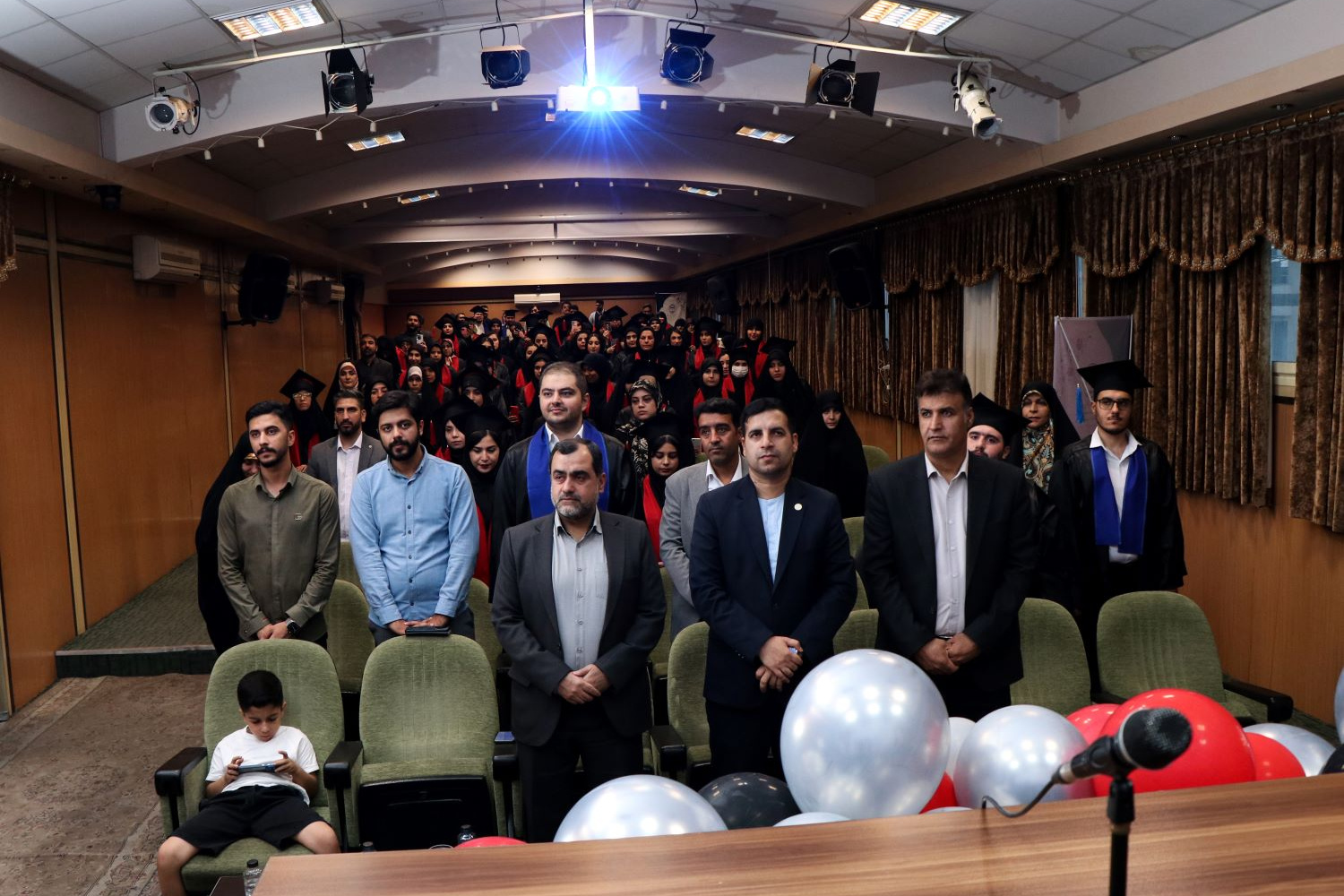 گزارش تصویری مراسم دانش‌آموختگی دانشجویان دانشگاه بین‌المللی مذاهب اسلامی در واحد مرکزی