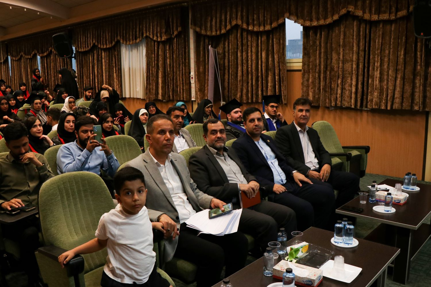 گزارش تصویری مراسم دانش‌آموختگی دانشجویان دانشگاه بین‌المللی مذاهب اسلامی در واحد مرکزی