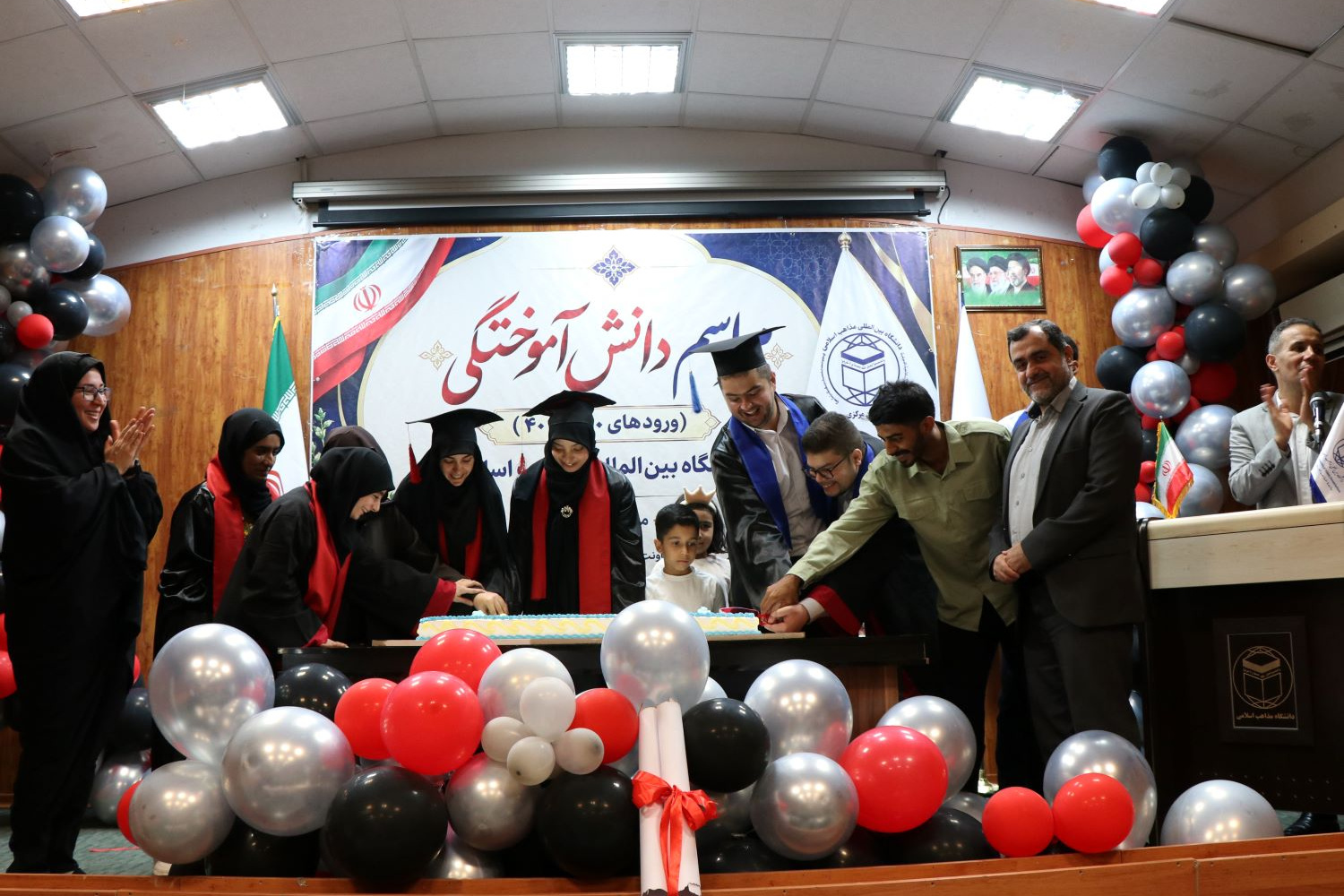 گزارش تصویری مراسم دانش‌آموختگی دانشجویان دانشگاه بین‌المللی مذاهب اسلامی در واحد مرکزی
