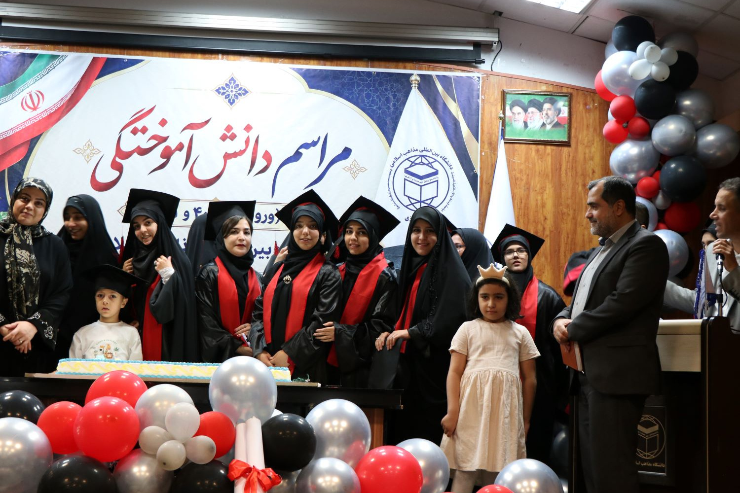 گزارش تصویری مراسم دانش‌آموختگی دانشجویان دانشگاه بین‌المللی مذاهب اسلامی در واحد مرکزی