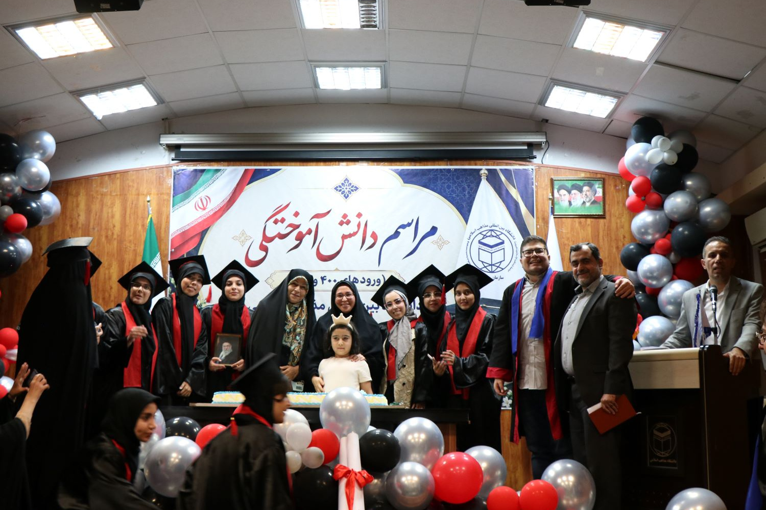گزارش تصویری مراسم دانش‌آموختگی دانشجویان دانشگاه بین‌المللی مذاهب اسلامی در واحد مرکزی