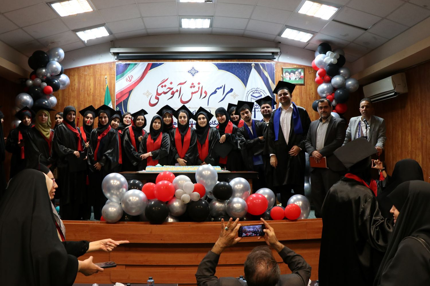 گزارش تصویری مراسم دانش‌آموختگی دانشجویان دانشگاه بین‌المللی مذاهب اسلامی در واحد مرکزی