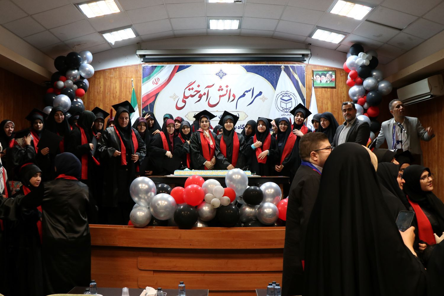 گزارش تصویری مراسم دانش‌آموختگی دانشجویان دانشگاه بین‌المللی مذاهب اسلامی در واحد مرکزی