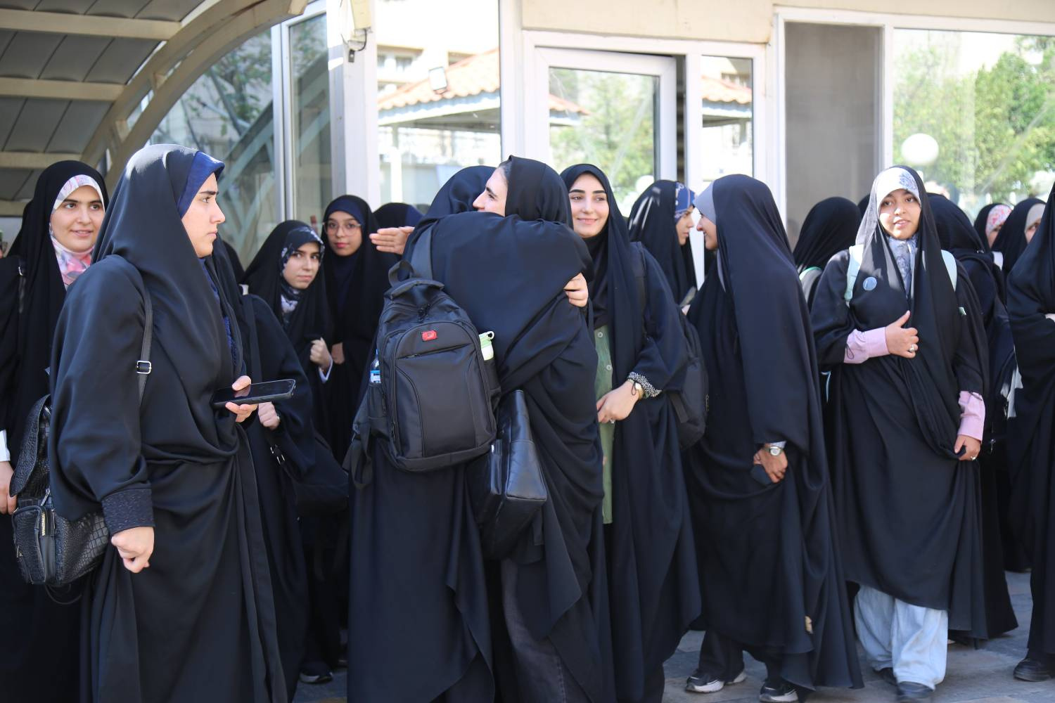 مراسم بازگشایی حضوری دانشگاه بین المللی مذاهب اسلامی و اهتزاز پرچم مقدس ایران