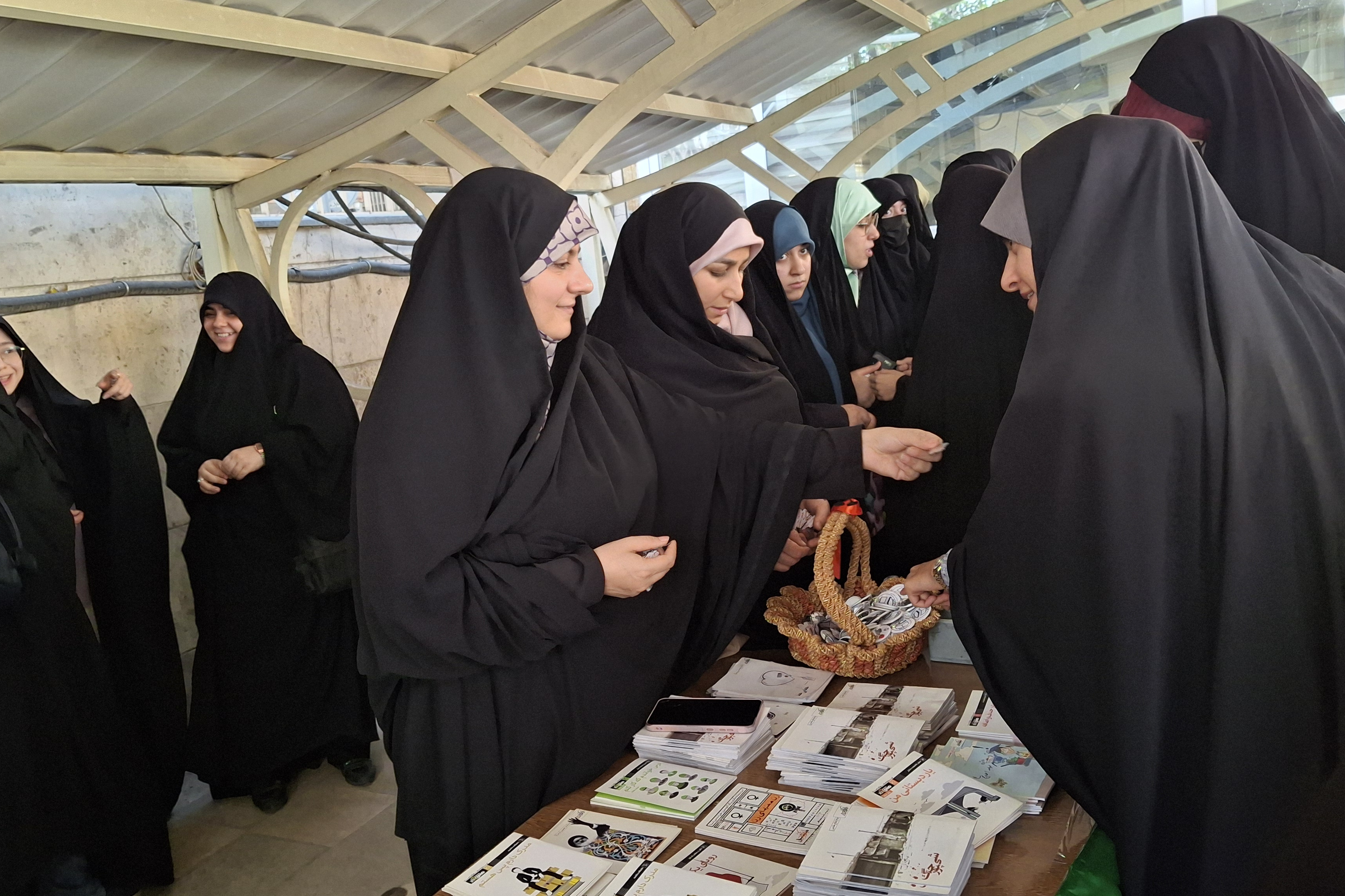 مراسم بازگشایی حضوری دانشگاه بین المللی مذاهب اسلامی و اهتزاز پرچم مقدس ایران