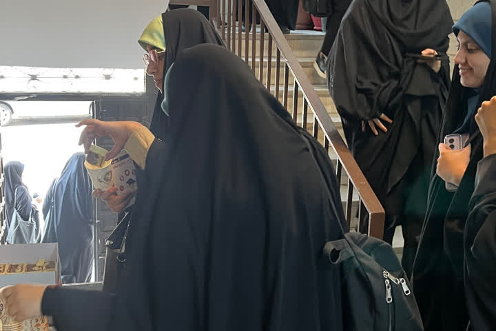 مراسم بازگشایی حضوری دانشگاه بین المللی مذاهب اسلامی و اهتزاز پرچم مقدس ایران