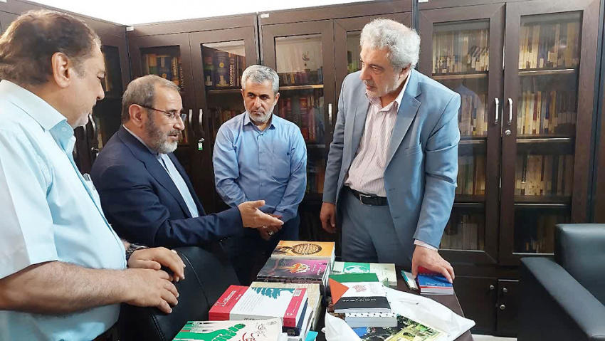 گزارش تصویری// بازدید ریاست محترم دانشگاه بین‌المللی مذاهب اسلامی از خبرگزاری قدس