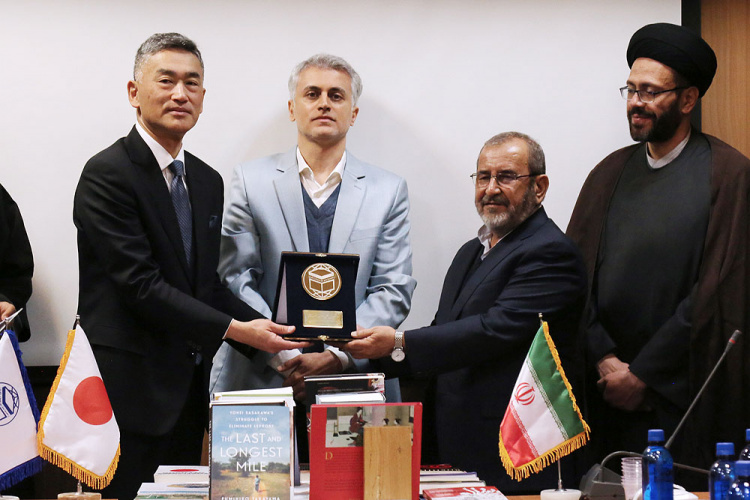 گزارش تصویری// دیدار رئیس دانشگاه بین‌المللی مذاهب اسلامی و سفیر کشور ژاپن در ایران